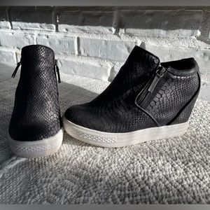 Not Rated Black Snake Print Wedge Shoe. Size 8